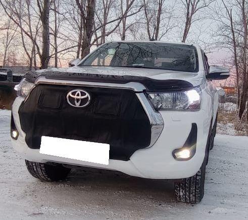 Утеплитель радиатора для Toyota Hilux Pick Up 2020 - н.в. без выреза под камеру