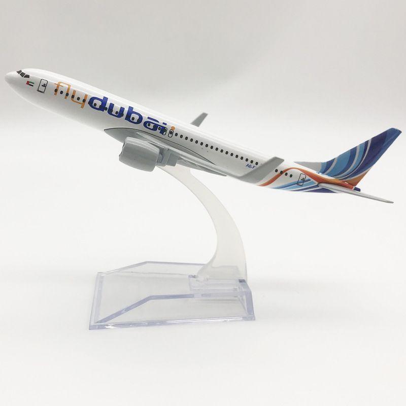 Металлическая модель самолета Boeing 737 Fly Dubai