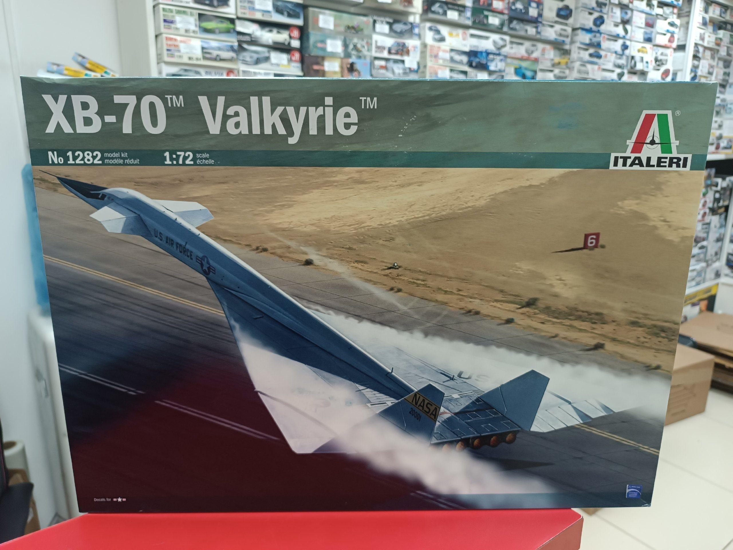 Сборная модель вертолета 1:72 italeri 1282ИТ Самолет XB-70 Valkyrie