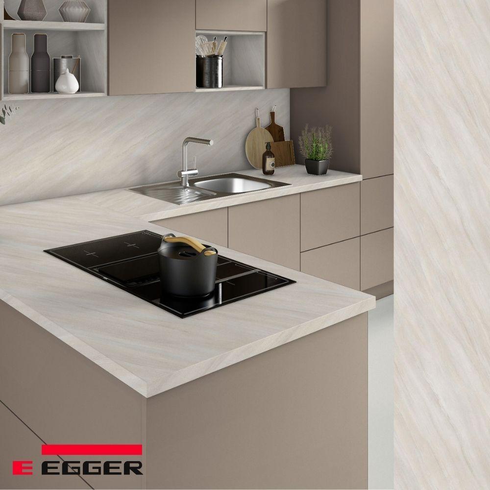 Столешница для кухни Egger 2500х600x38мм с торцевыми планками. Цвет - Камень Кальвия светло-серый