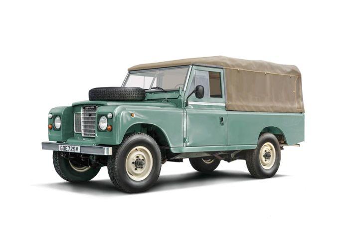 3665 Italeri Автомобиль Land Rover 109LWB 1/24