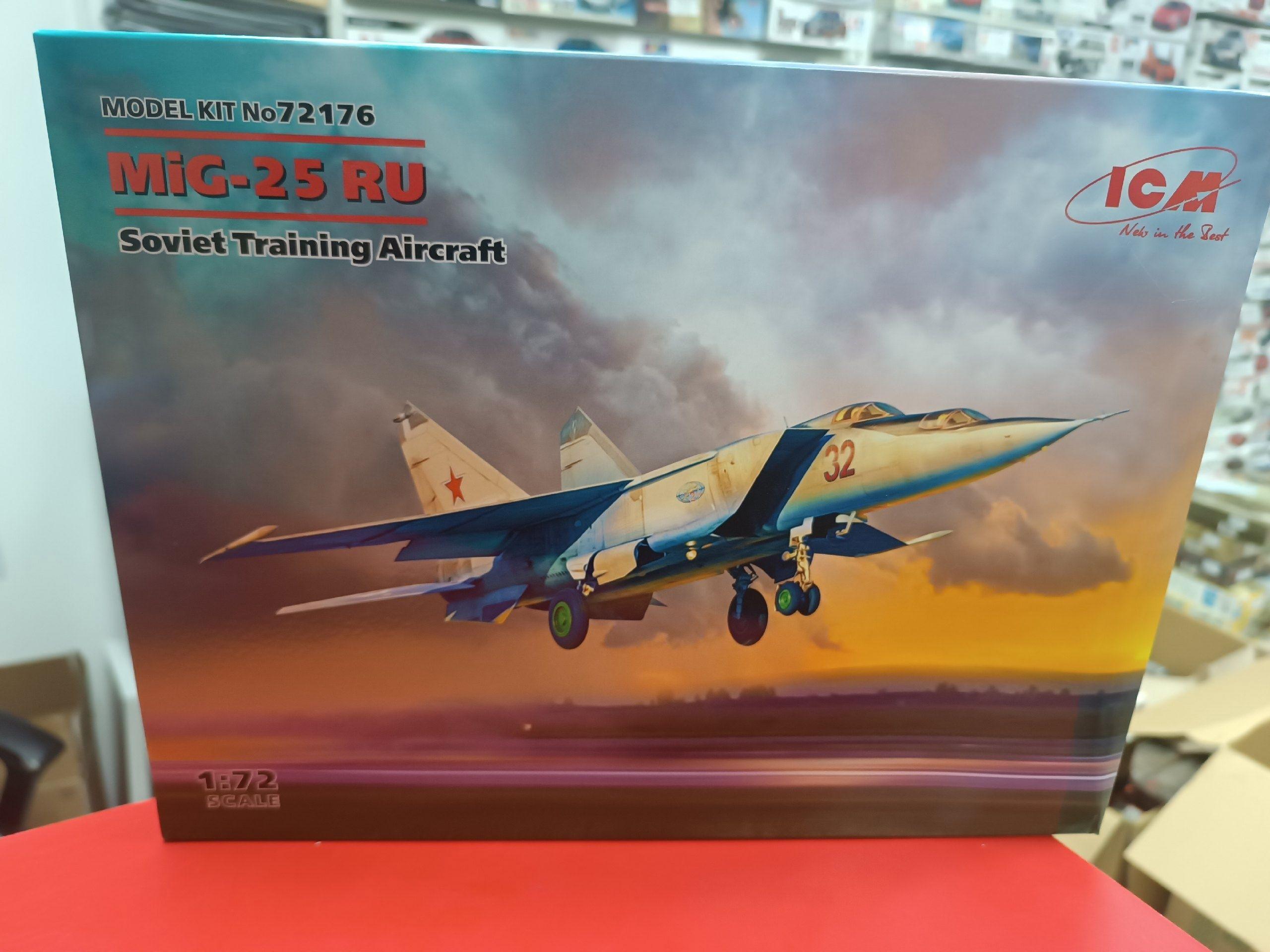 72176 МиГ-25 РУ, Советский учебный самолет ICM 1:72 Сборная модель