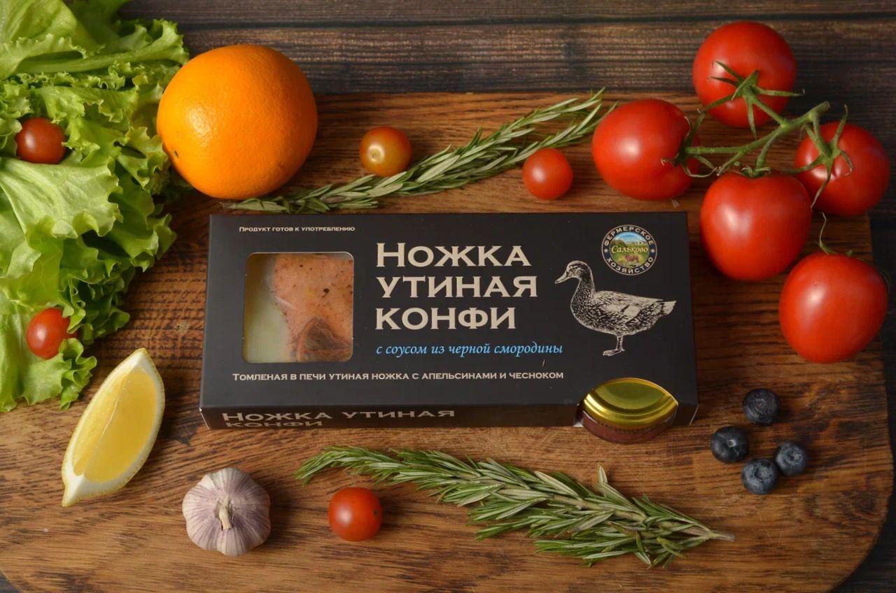 Утиная ножка конфи с соусом из черной смородины