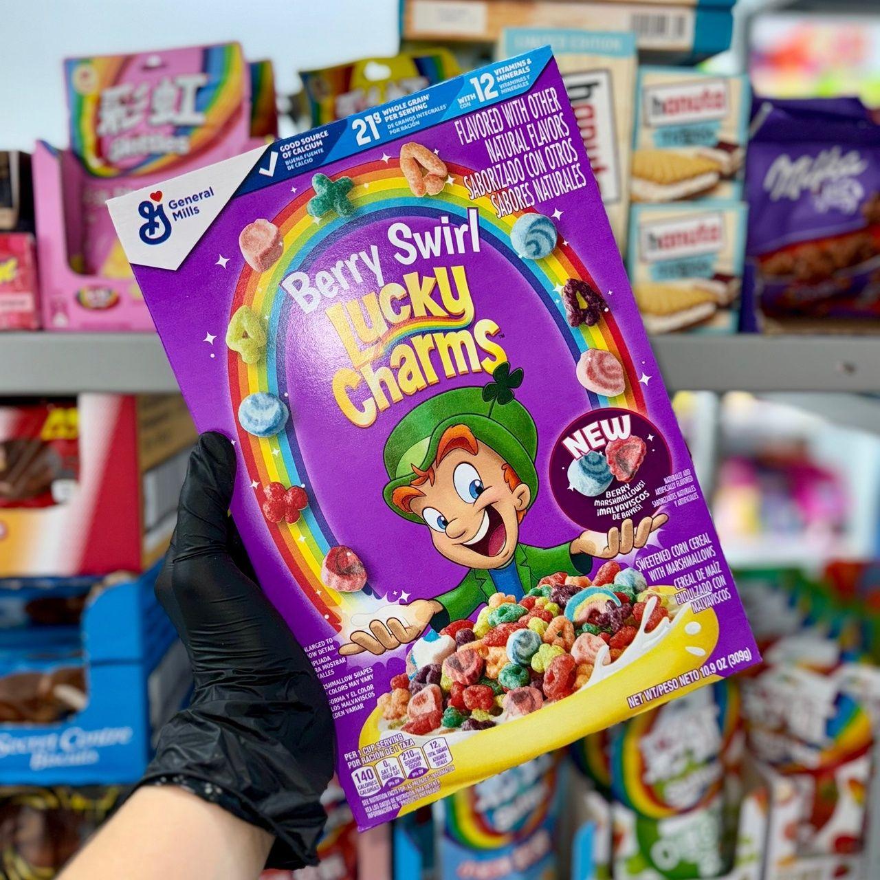 Готовый завтрак Lucky Charms Berry Swirl / Лаки Шармс Ягодный Микс 309 гр.