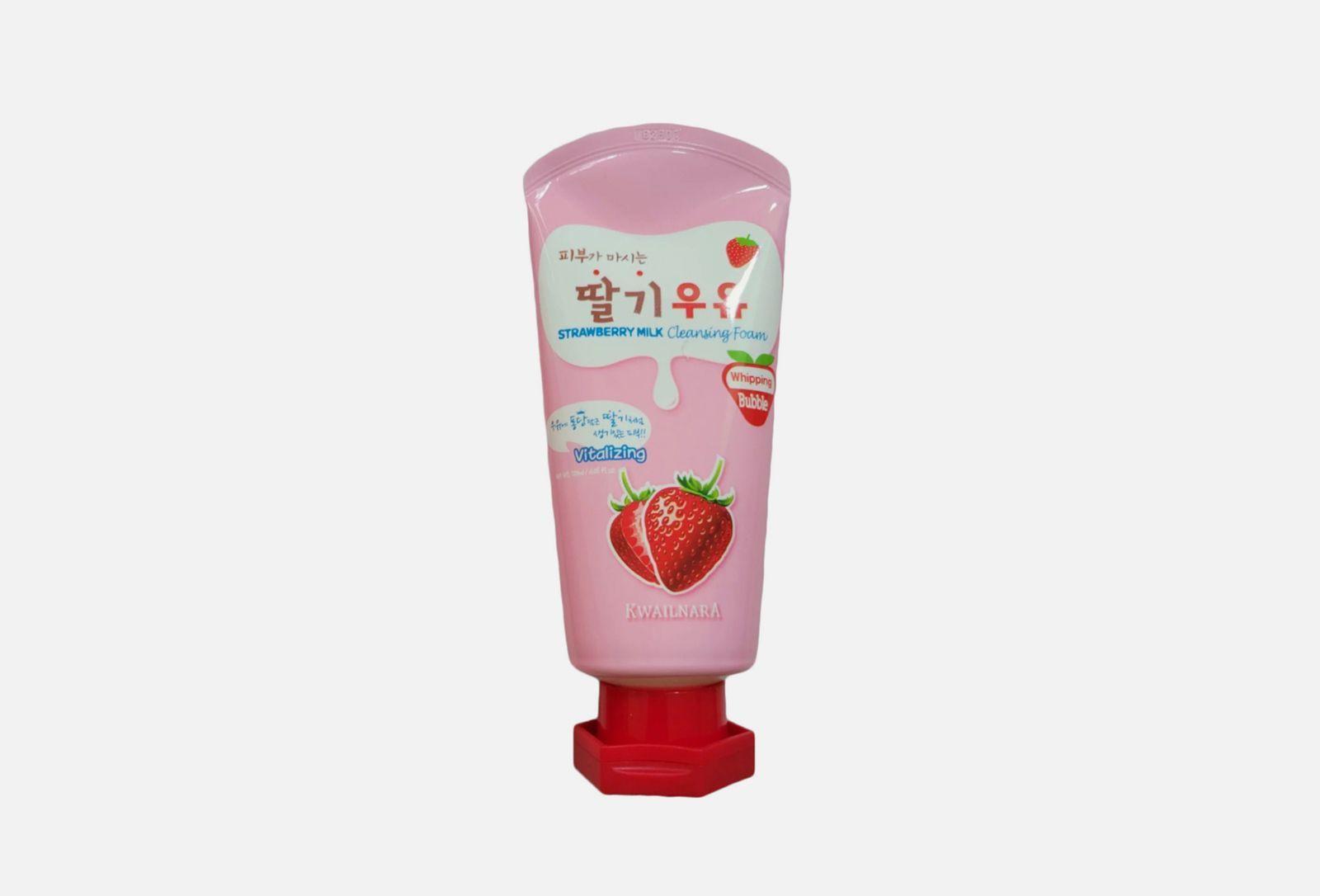 Welcos Kwailnara Strawberry Milk Cleansing Foam очищающая пенка для лица с экстрактом клубники (120мл.)