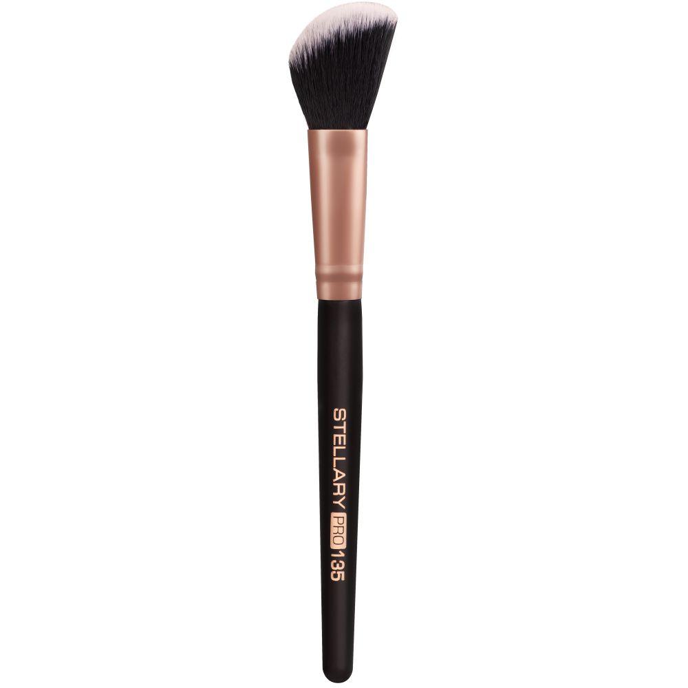 Stellary Blush & contouring brush Кисть для румян и контуринга, скошенная кисть для проработки зон скул, носа, подбородка и лба румянами, бронзером или пудрой, номер 135