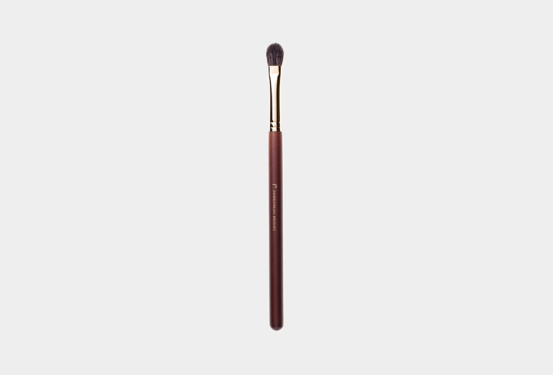 An all-purpose brush for blending and applying shadows. Цвет: