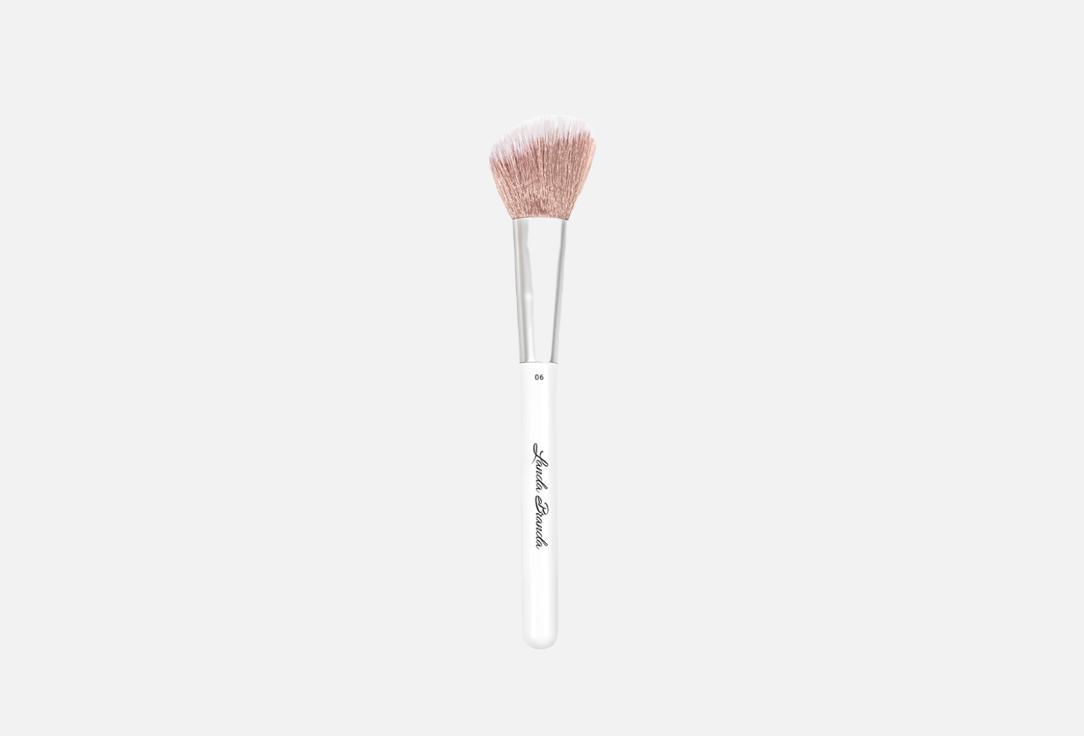 BLUSH BRUSH. Цвет: 906