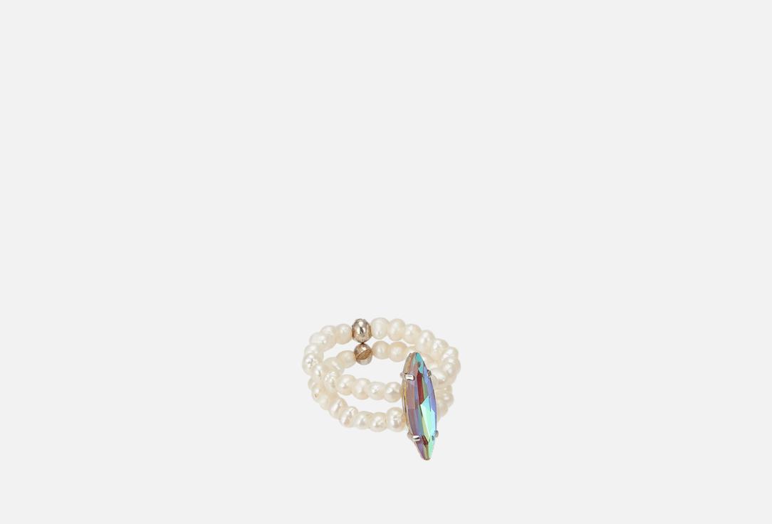 Pearl ring with crystal. 18