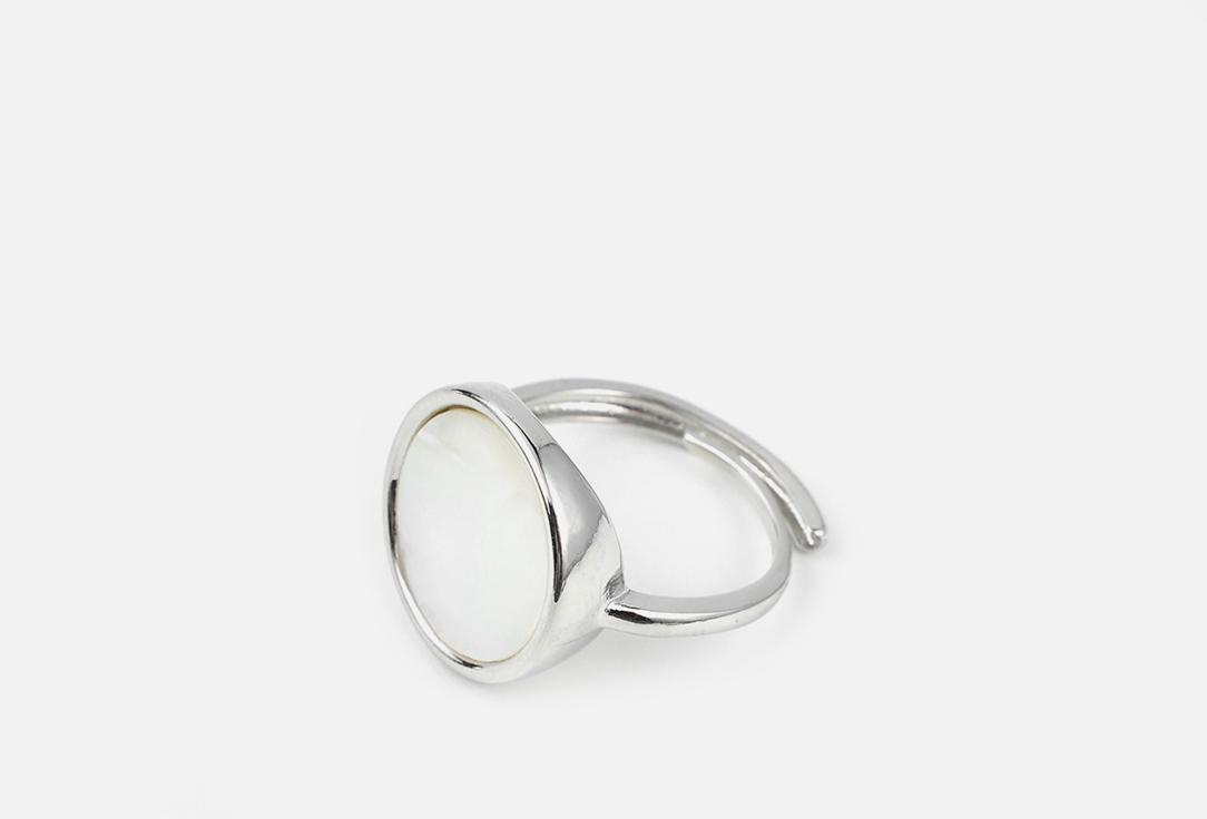 Ring with round mother of pearl in rhodium. Цвет: