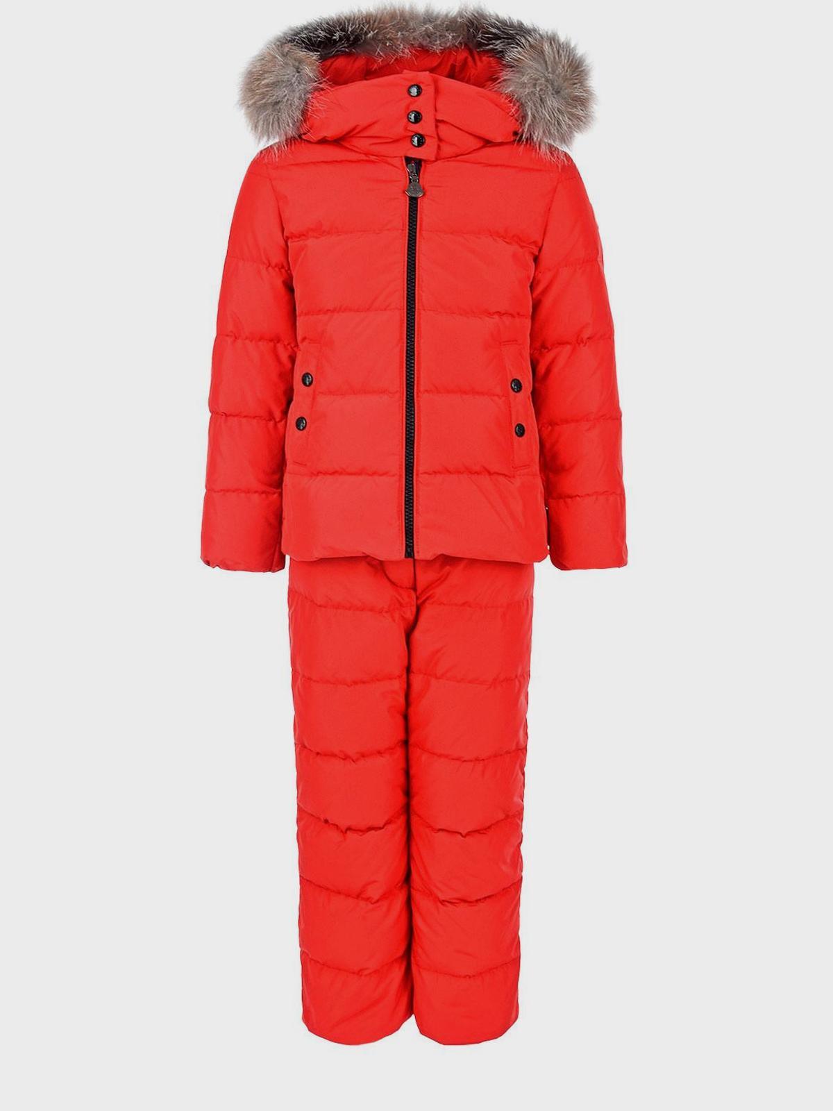 Moncler | Красный пуховый комплект из куртки и комбинезона Moncler