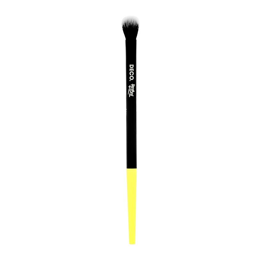 Кисть для нанесения и растушевки теней `DECO.` REBEL smokey shader