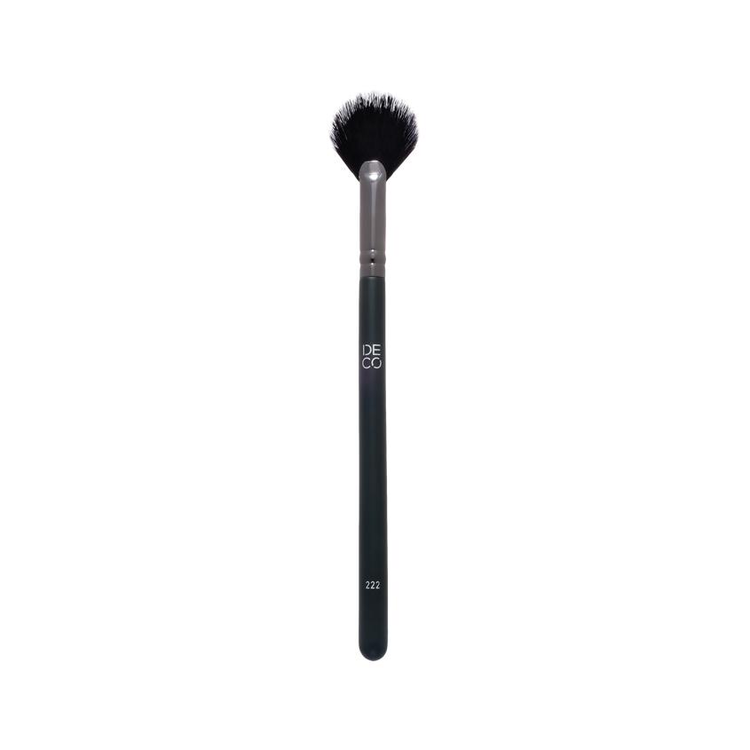 Кисть `DECO.` MAKE UP BRUSH CHEEK для хайлайтера синтетическая веерная малая №222