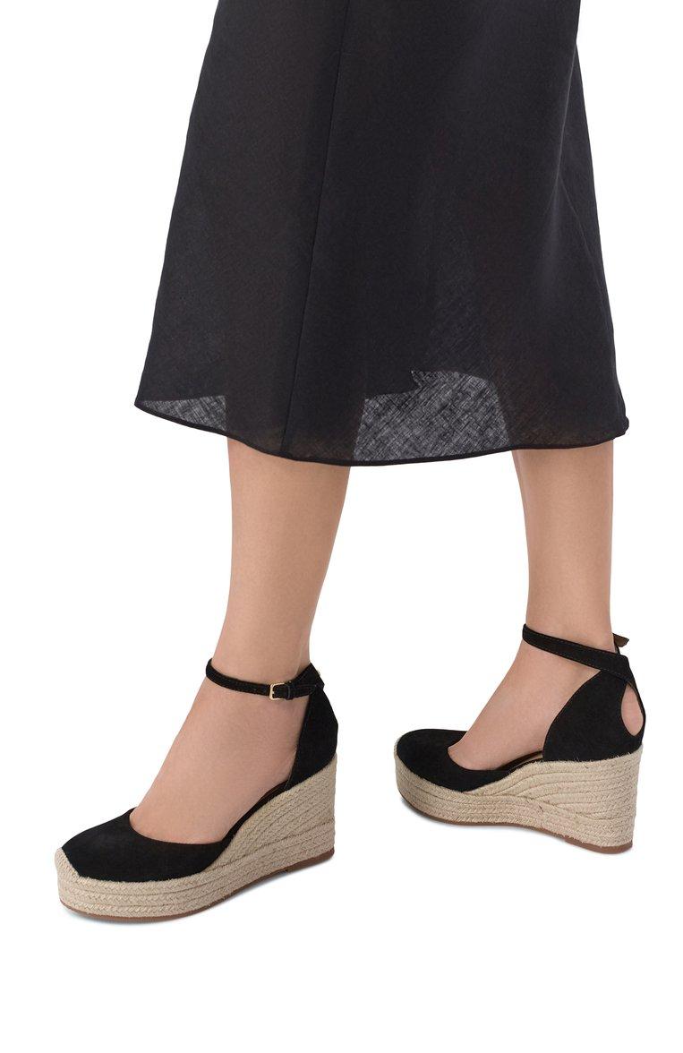 https://st-cdn.tsum.com/sig/511bf87a5f3e232a97cd48be53684cd3/width/763/i/ff/72/8e/5d/736602e0-668e-42e6-a9d9-d7264d4c132a.jpg