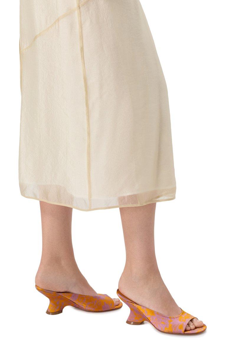 https://st-cdn.tsum.com/sig/a8cc161f12875529ae5347557d75e40d/width/763/i/49/ed/53/96/8111c354-42c1-11f0-9da0-b4969139e7f0.jpg