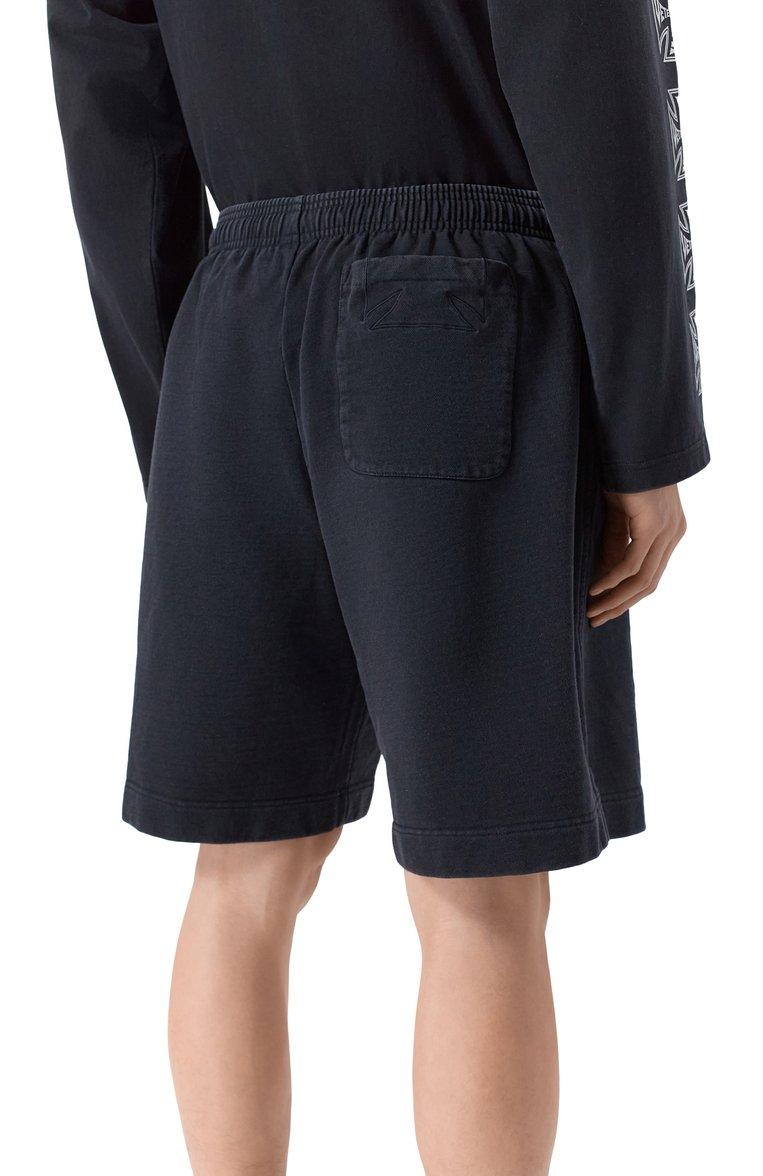 https://st-cdn.tsum.com/sig/cafceb177c2ef511e0a47d2b3c367206/width/763/i/e9/8d/7d/ea/16beed34-fac6-11f0-b80d-b4969139ea48.jpg