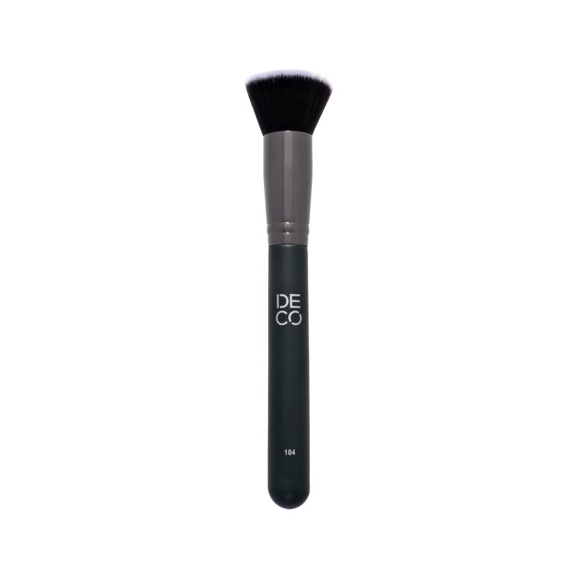 Кисть `DECO.` MAKE UP BRUSH FACE для нанесения и растушевки тона синтетическая №104